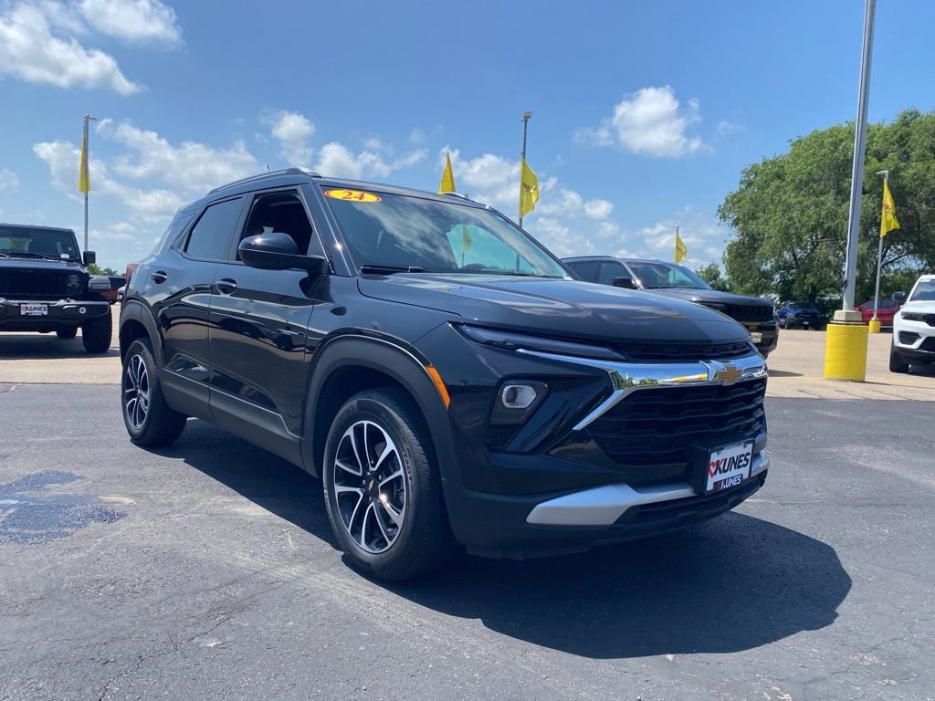 2024 Chevrolet Trailblazer LT photo 2