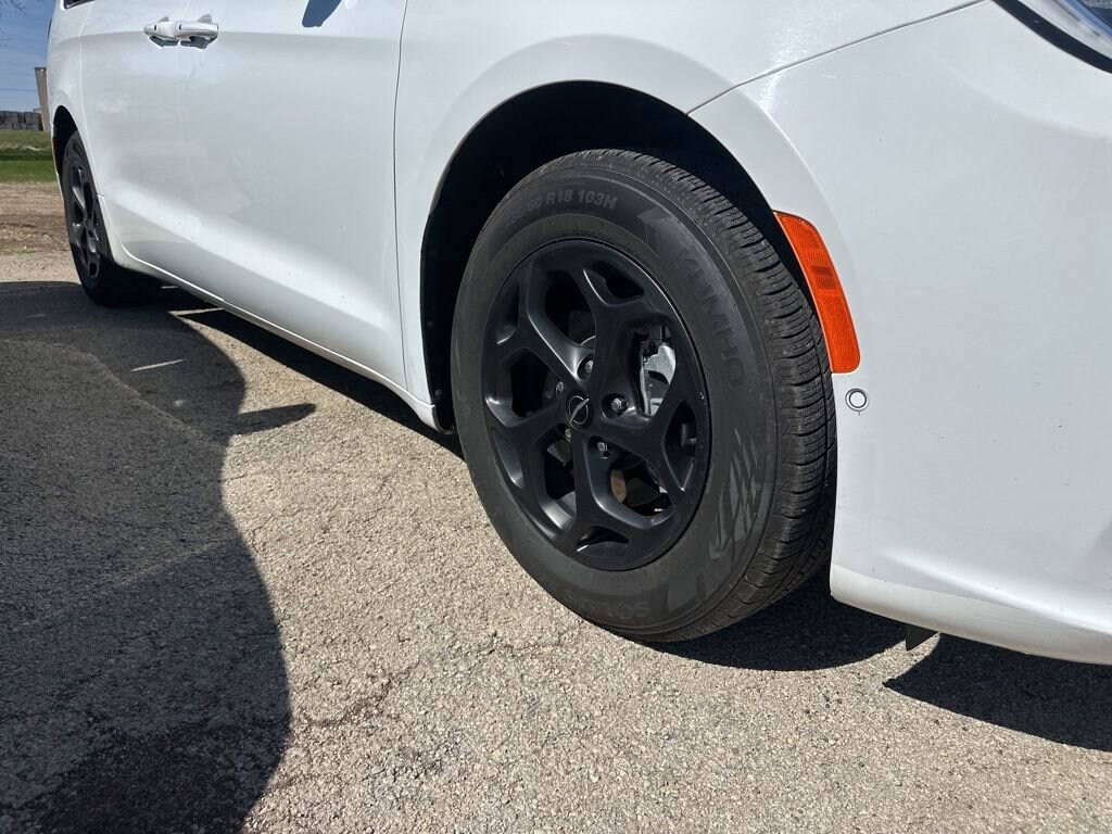 Used 2024 Chrysler Pacifica Hybrid S Appearance Pkg