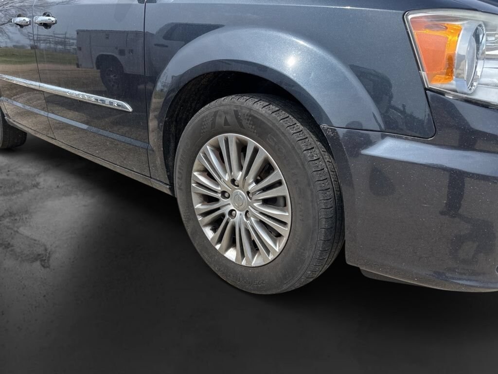 Used 2014 Chrysler Town & Country Touring-L