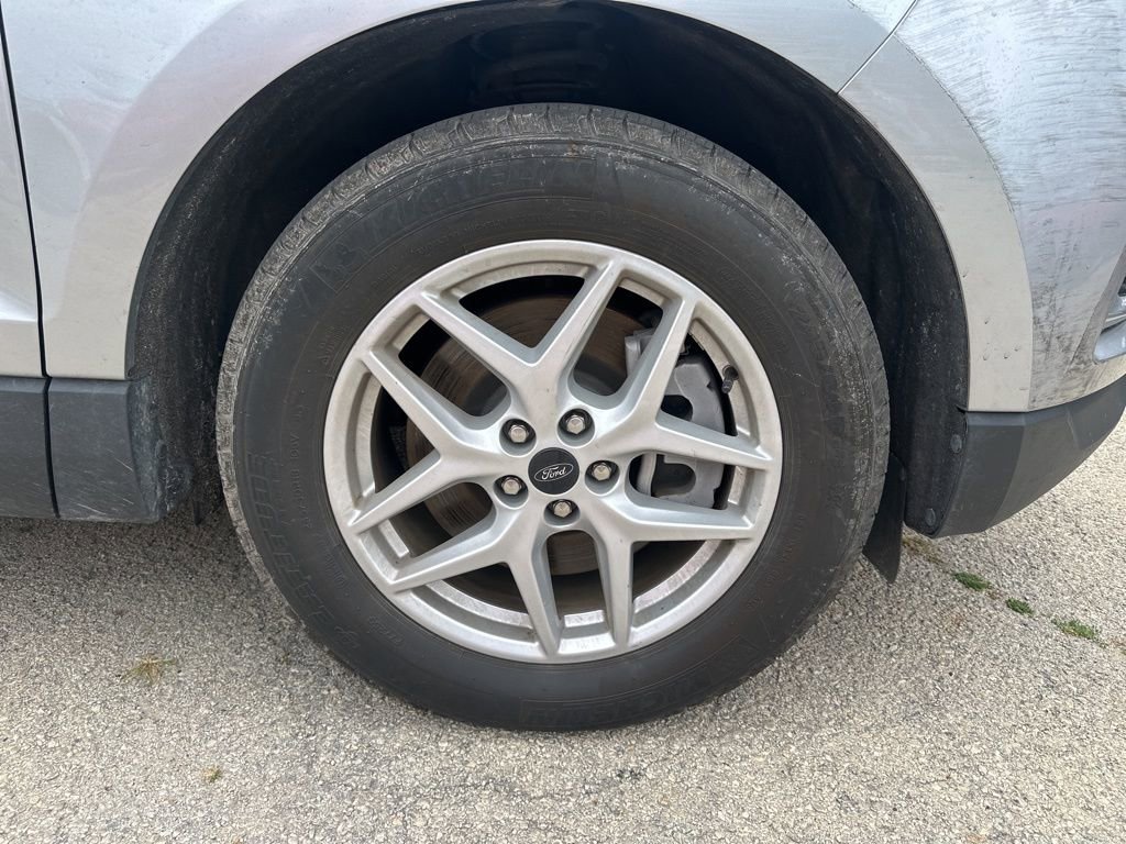 2024 Ford Edge SEL photo 2