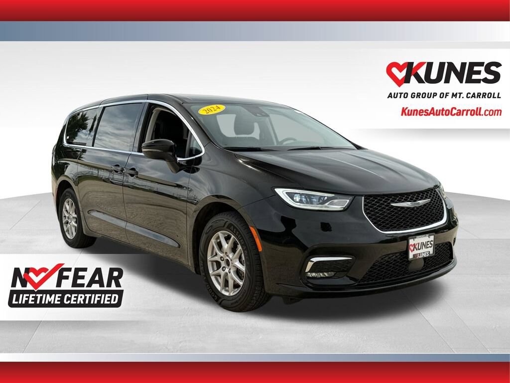 Used 2024 Chrysler Pacifica Touring L