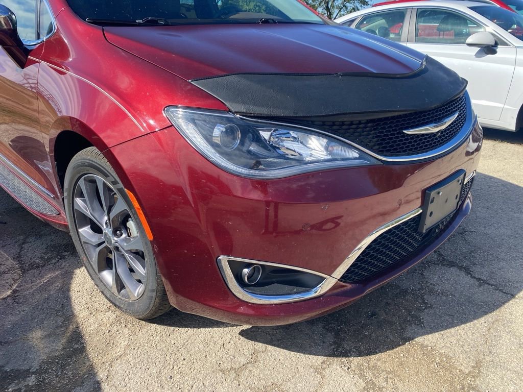 2017 Chrysler Pacifica Limited photo 3