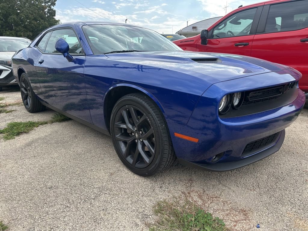 2022 Dodge Challenger SXT photo 2