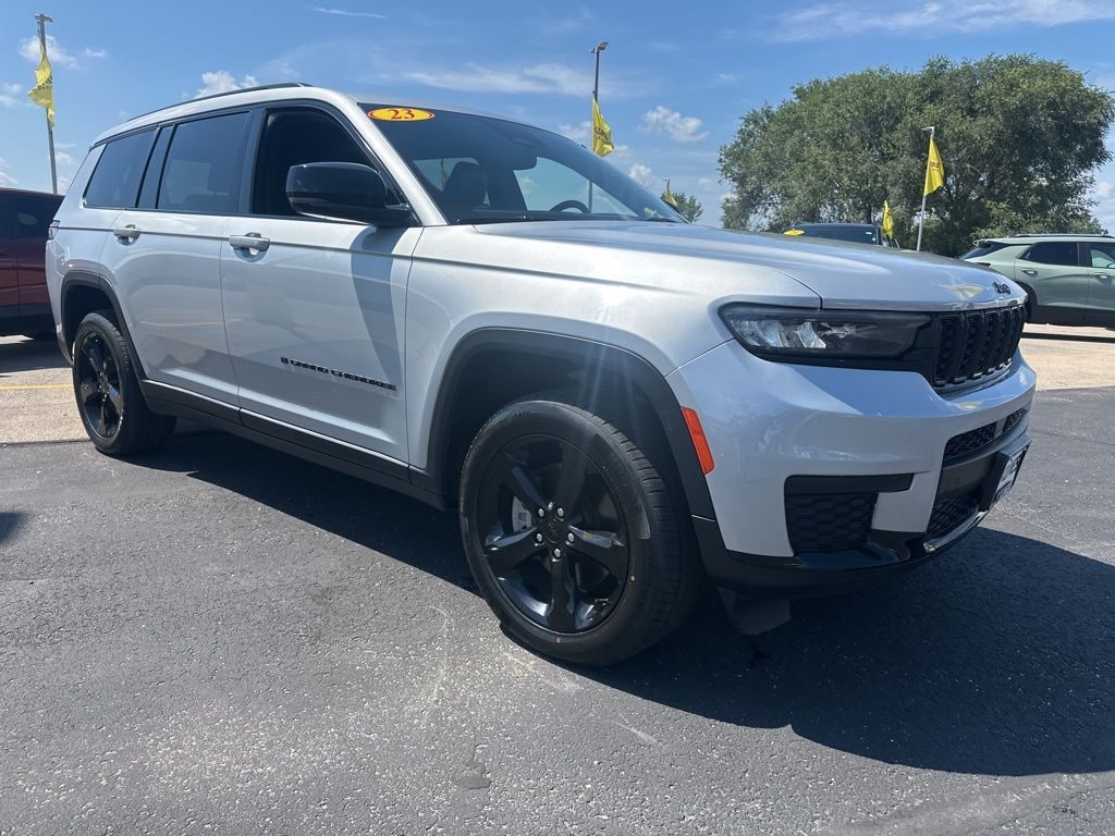 Used 2023 Jeep Grand Cherokee L Laredo SUV