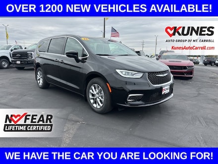 2026 Chrysler Pacifica Select Passenger Van