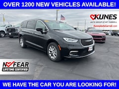 2026 Chrysler Pacifica Select Passenger Van