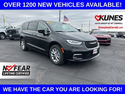2026 Chrysler Pacifica Select Passenger Van