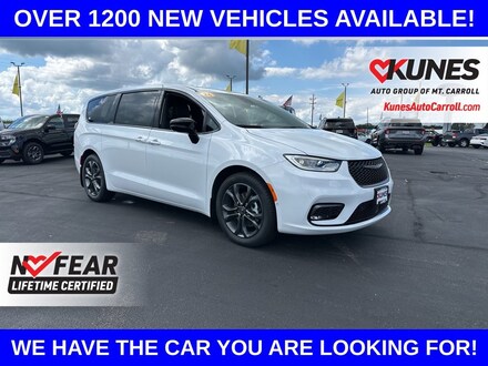 2026 Chrysler Pacifica Select Passenger Van