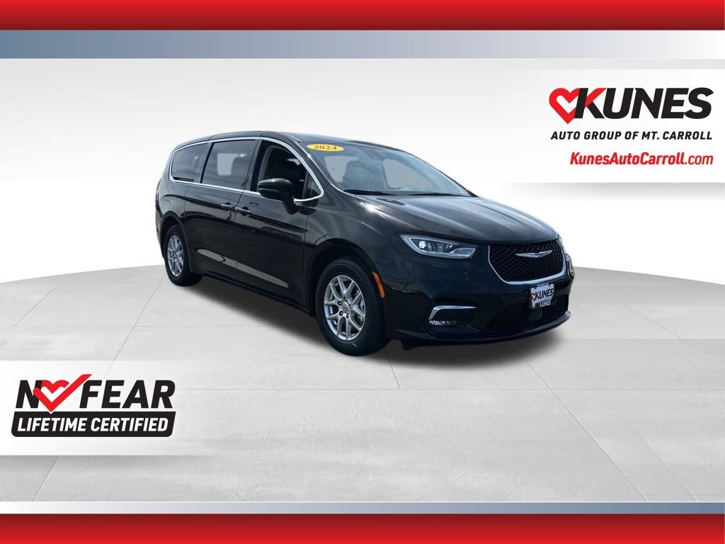 2024 Chrysler Pacifica Touring L's photo