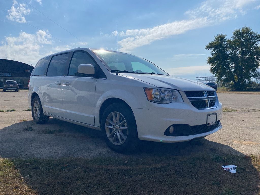 Used 2018 Dodge Grand Caravan SXT with VIN 2C4RDGCG2JR148221 for sale in Mount Carroll, IL