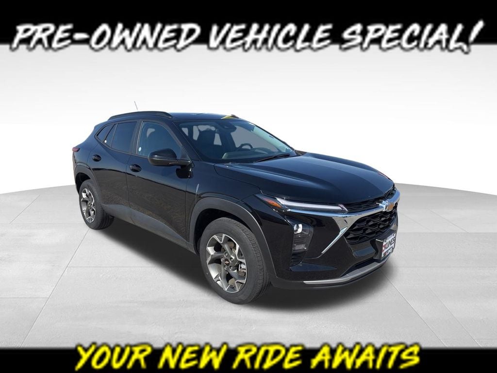 Used 2025 Chevrolet Trax LT SUV