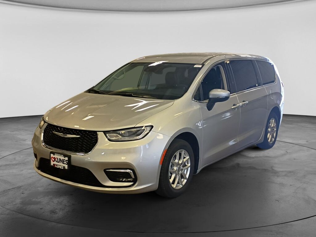Used 2023 Chrysler Pacifica Touring L Van Passenger Van