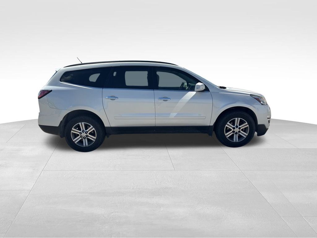 2015 Chevrolet Traverse 2LT photo 2