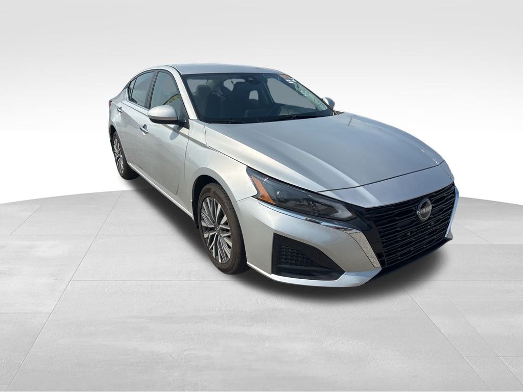 2023 Nissan Altima 2.5 SV photo 3