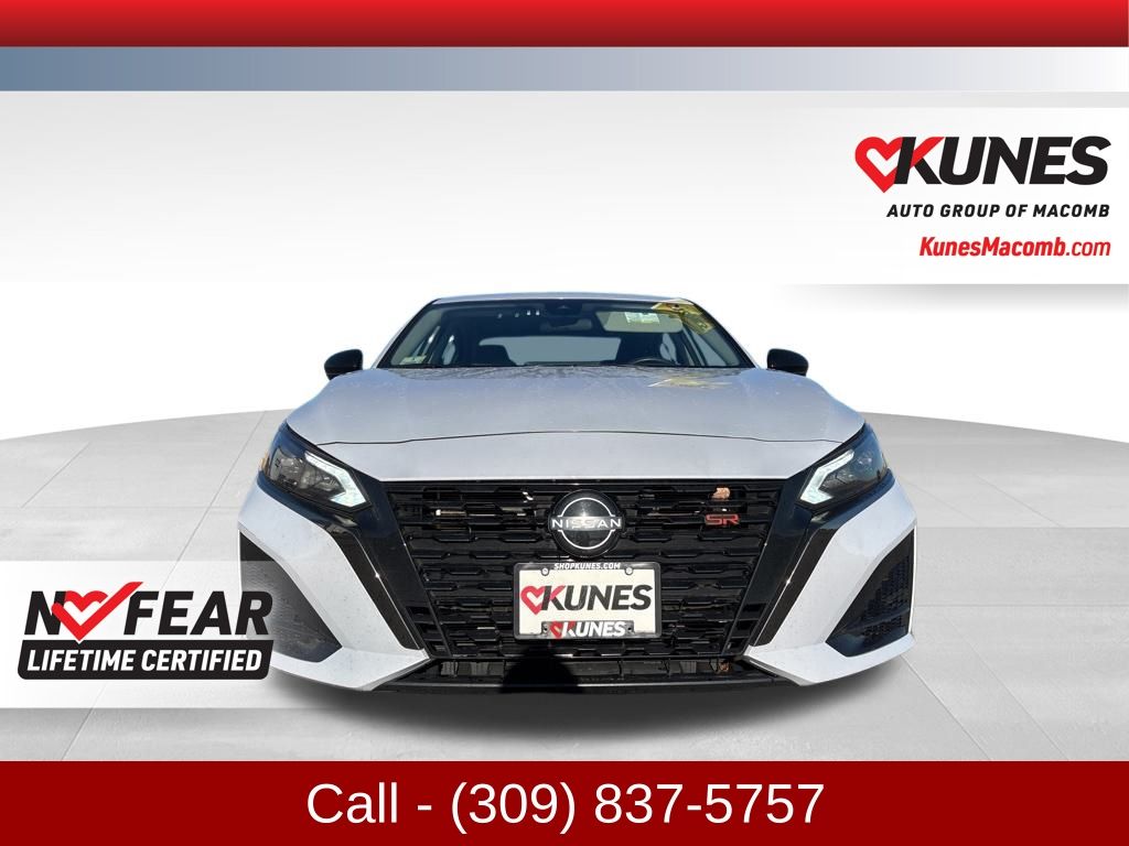 2024 Nissan Altima 2.5 SR photo 2