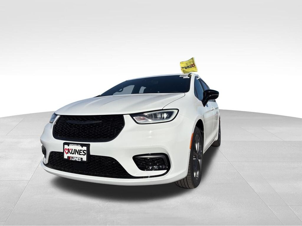 New 2026 Chrysler Pacifica Select Passenger Van