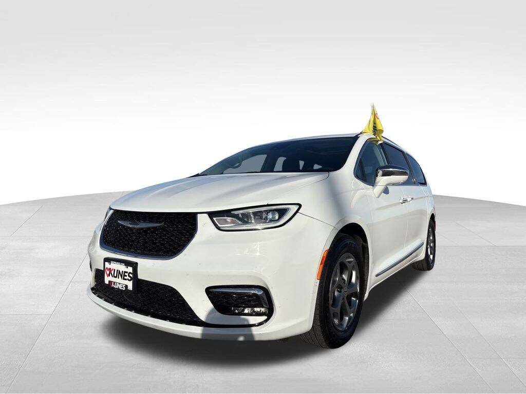 Used 2022 Chrysler Pacifica Limited Van Passenger Van