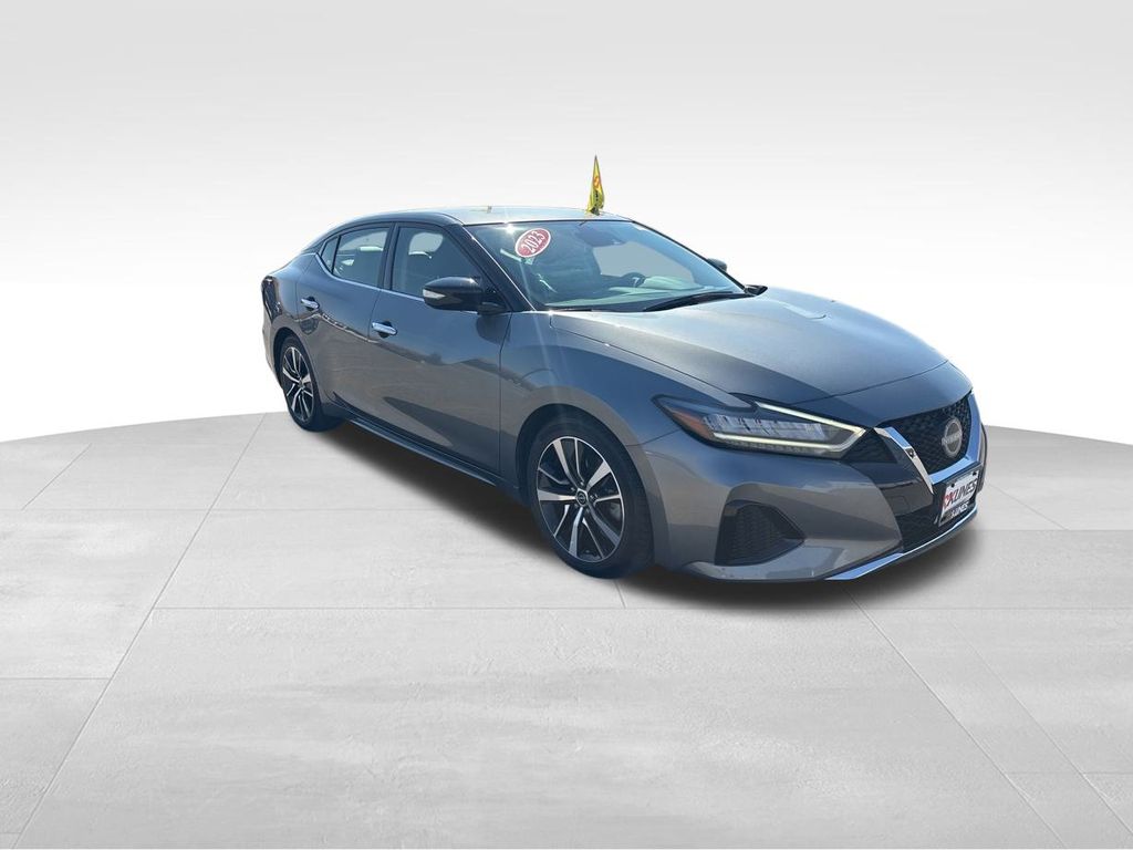 2023 Nissan Maxima SV photo 3