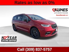 2026 Chrysler Pacifica Select Passenger Van