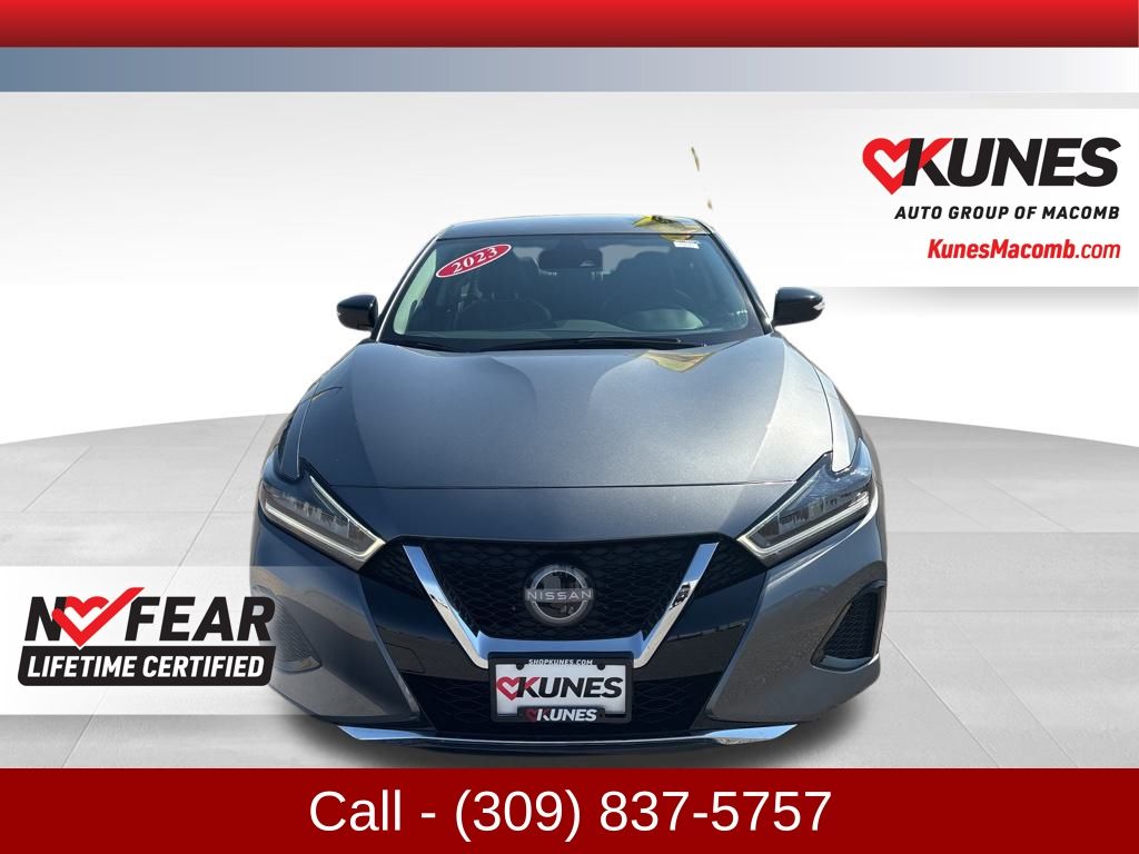 2023 Nissan Maxima SV photo 2