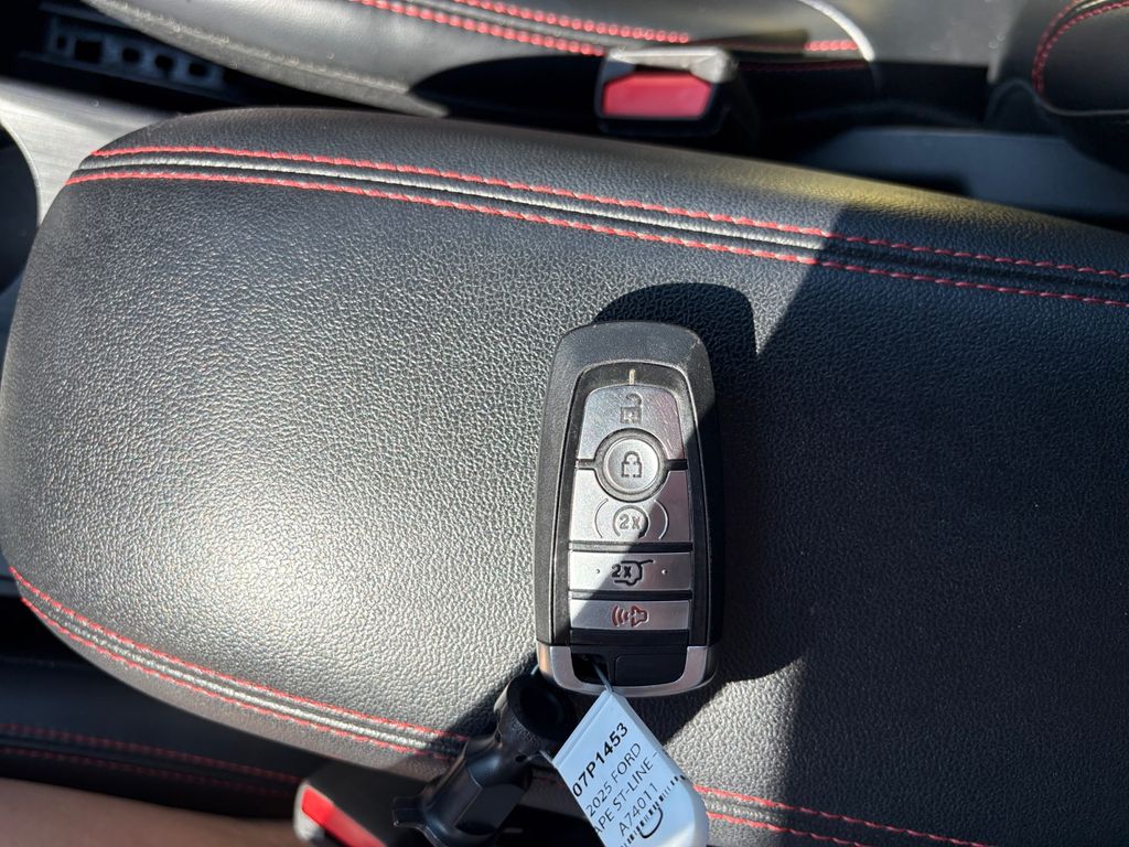 2025 Ford Escape ST-Line Select - Photo 45