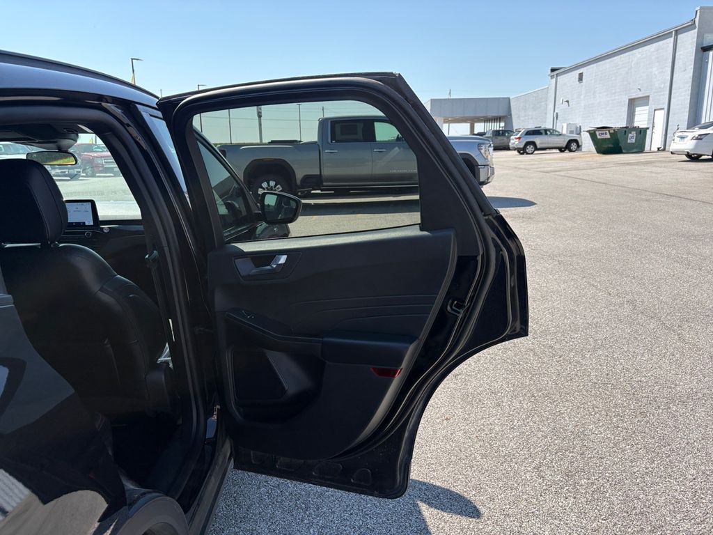 2025 Ford Escape ST-Line Select - Photo 40