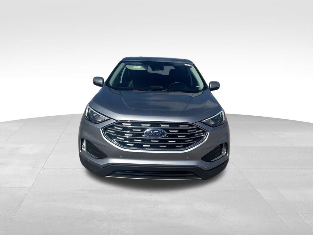 2022 Ford Edge Titanium photo 2