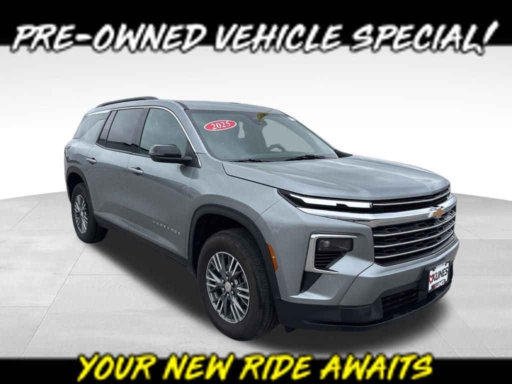 2025 Chevrolet Traverse AWD LT's photo