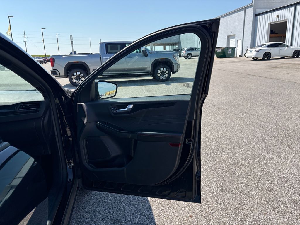 2025 Ford Escape ST-Line Select - Photo 42