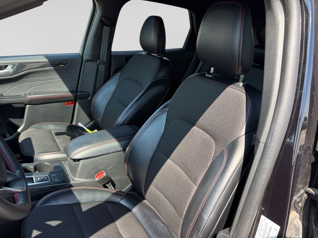 2025 Ford Escape ST-Line Select - Photo 21