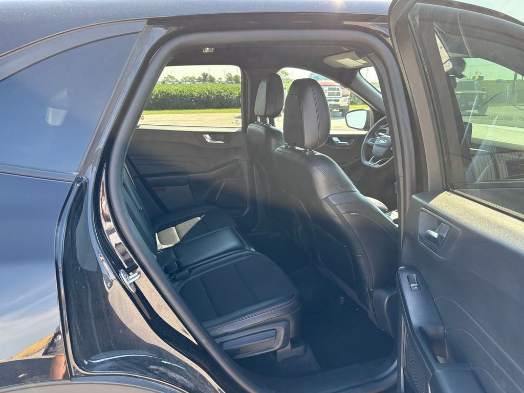 2025 Ford Escape ST-Line Select - Photo 41