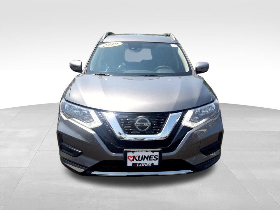 2019 Nissan Rogue SV photo 2