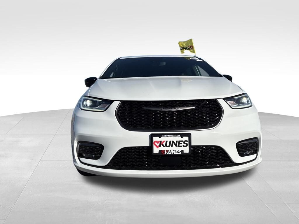 New 2026 Chrysler Pacifica Select Passenger Van