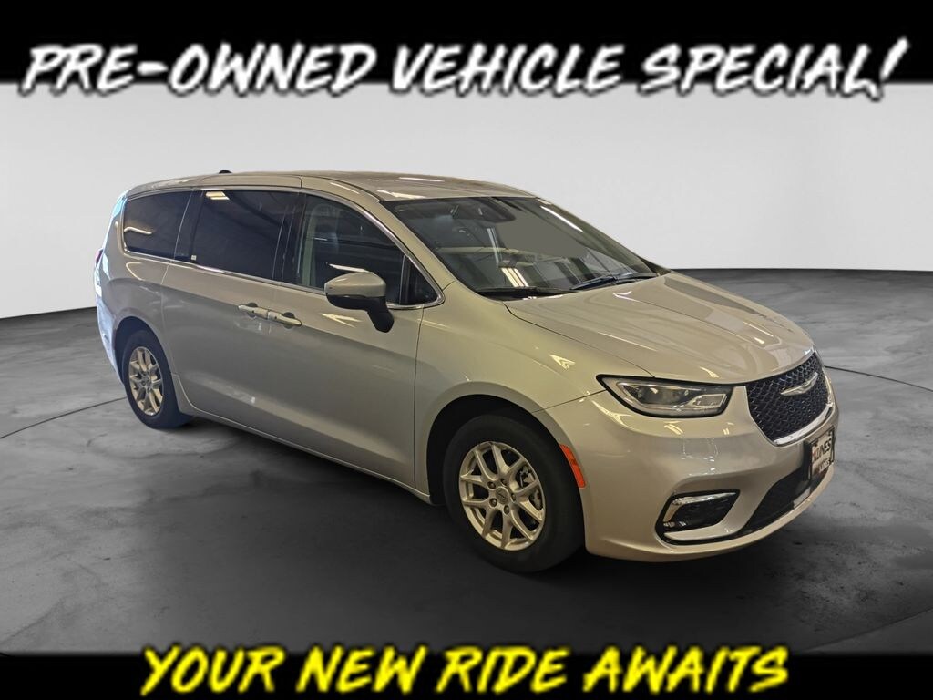 Used 2023 Chrysler Pacifica Touring L Van Passenger Van