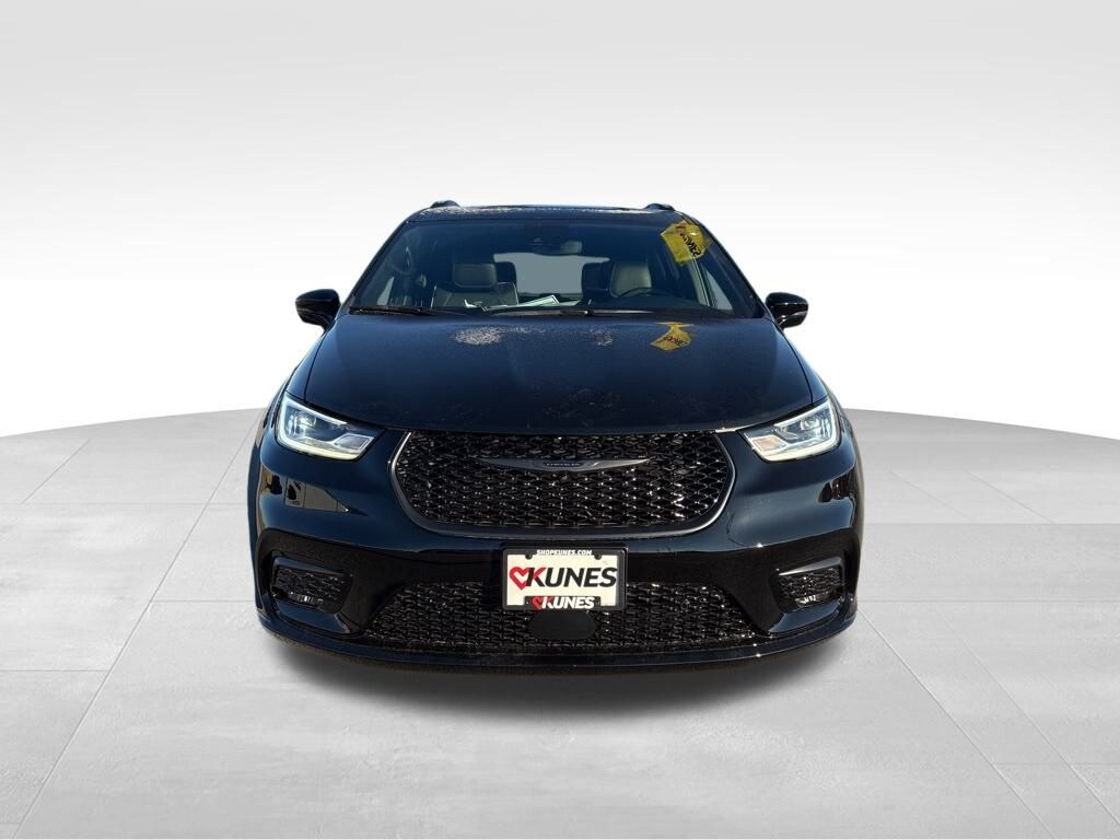 New 2026 Chrysler Pacifica Limited Passenger Van