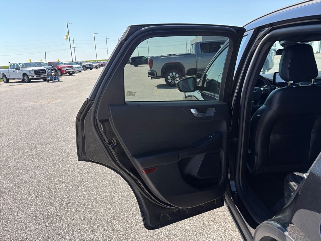 2025 Ford Escape ST-Line Select - Photo 36