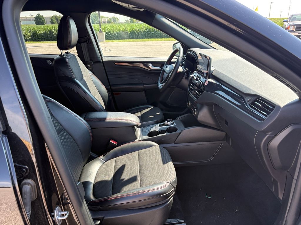 2025 Ford Escape ST-Line Select - Photo 43