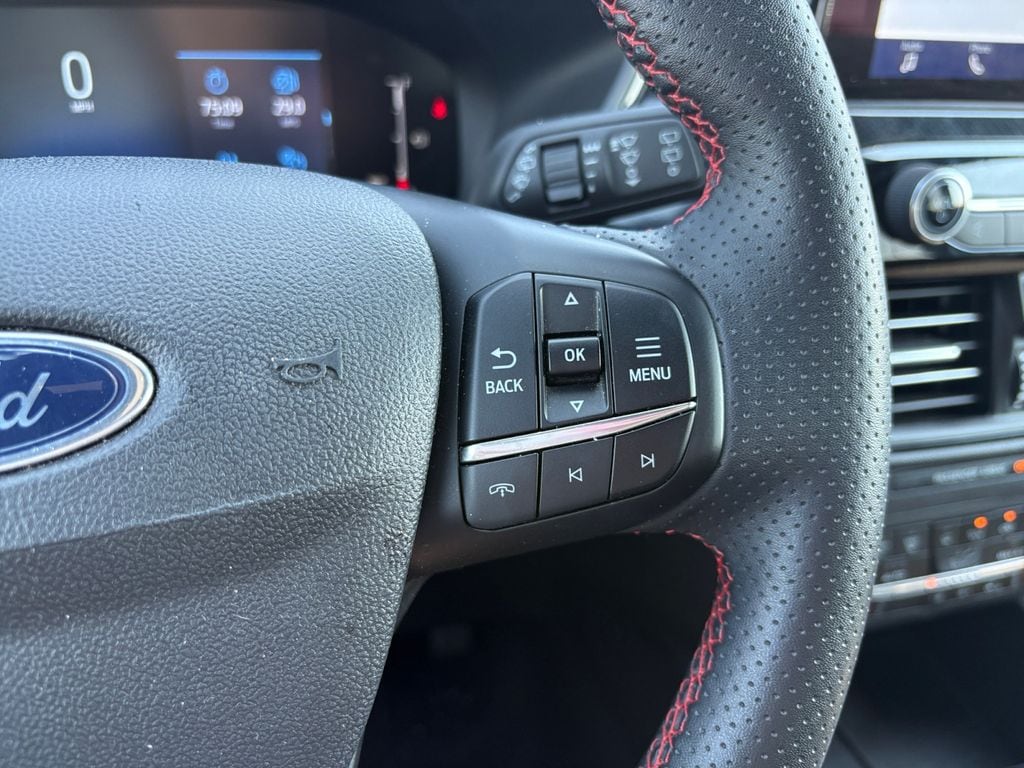2025 Ford Escape ST-Line Select - Photo 17