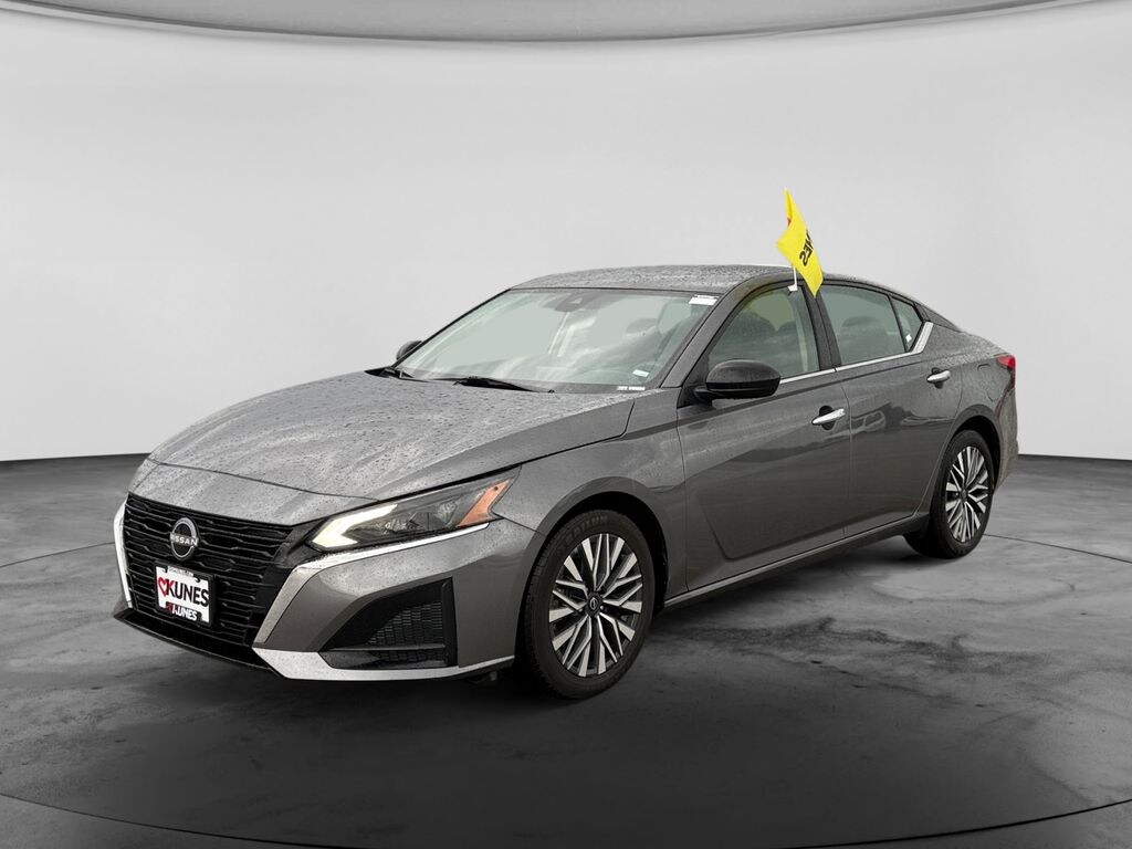 Used 2024 Nissan Altima 2.5 SV Sedan