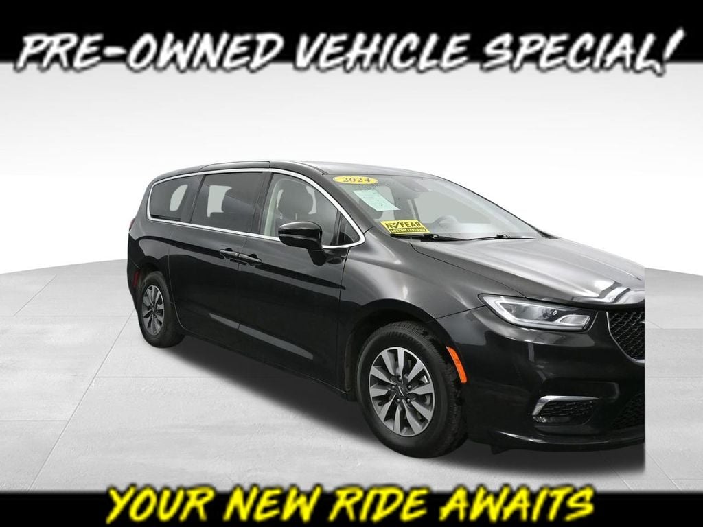 Used 2024 Chrysler Pacifica Plug-In Hybrid Select Van Passenger Van