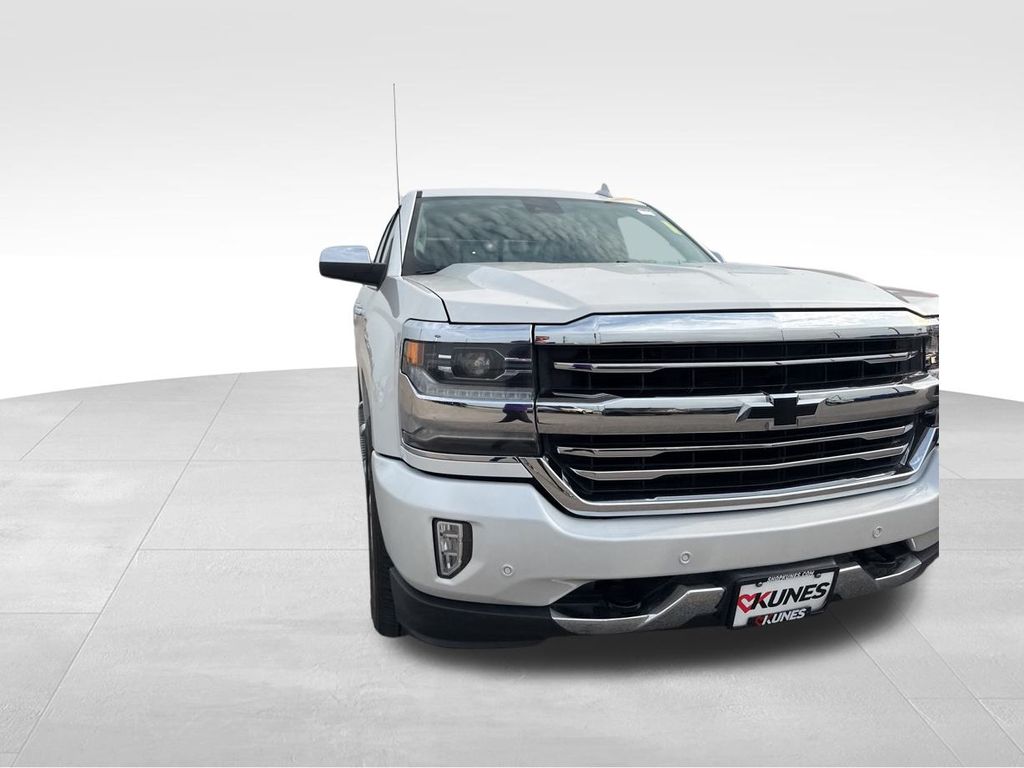 2018 Chevrolet Silverado 1500 High Country photo 3