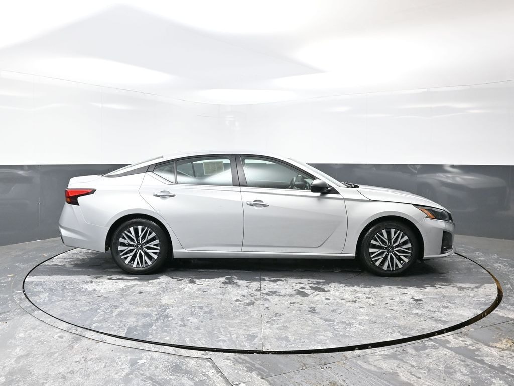 Used 2024 Nissan Altima 2.5 SV Sedan