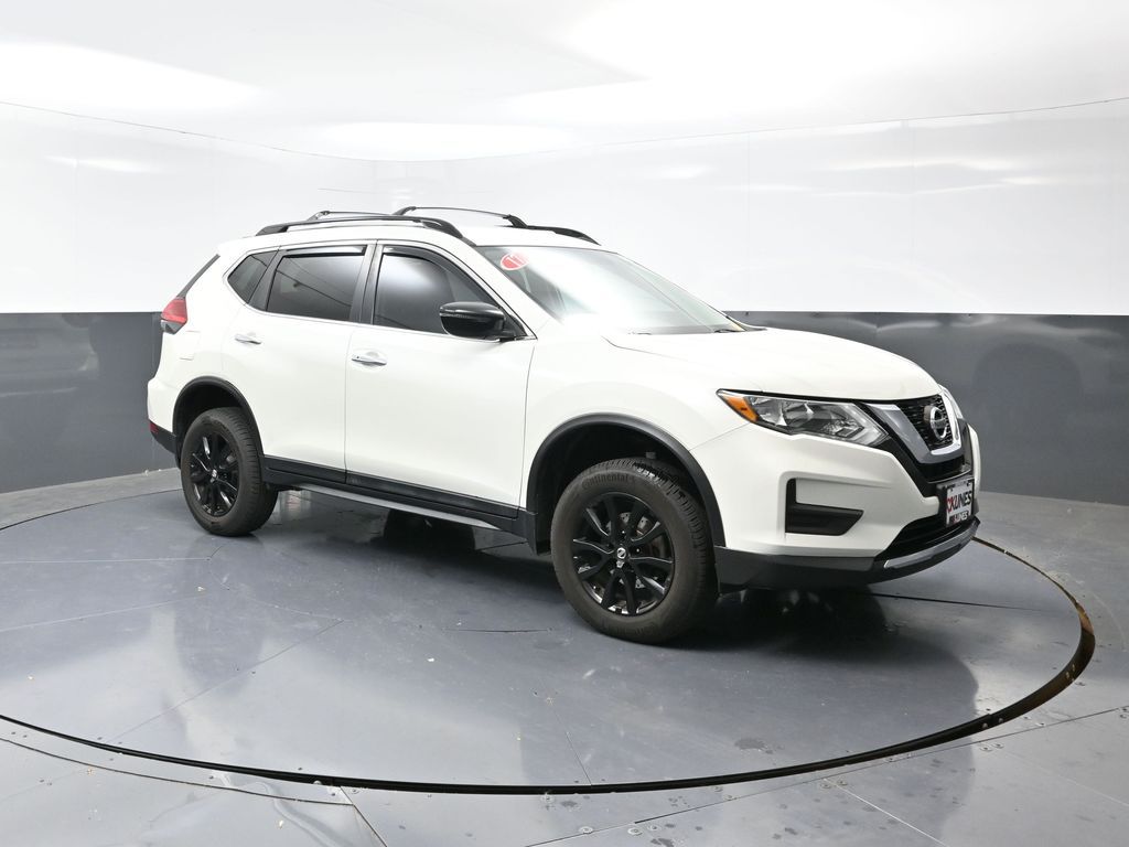 2017 Nissan Rogue SV photo 3