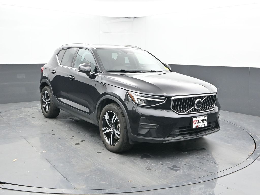 Used 2025 Volvo XC40 B5 Core Bright Theme SUV