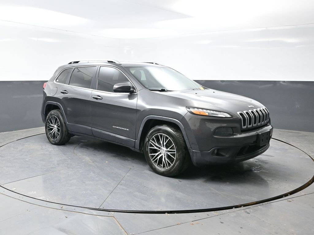 Used 2016 Jeep Cherokee Latitude FWD SUV