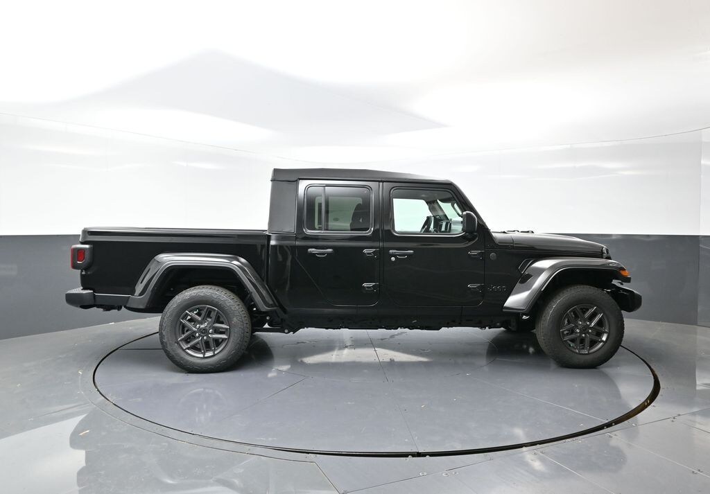 New 2026 Jeep Gladiator Sport S Pickup