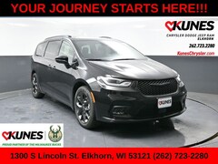 2026 Chrysler Pacifica Limited Passenger Van