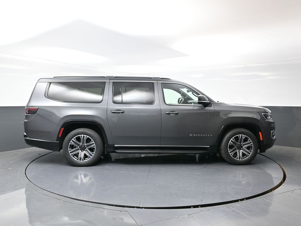 2023 Jeep Wagoneer L Series II photo 2