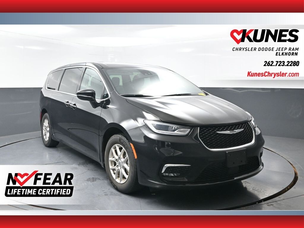 Used 2025 Chrysler Pacifica Select Van Passenger Van