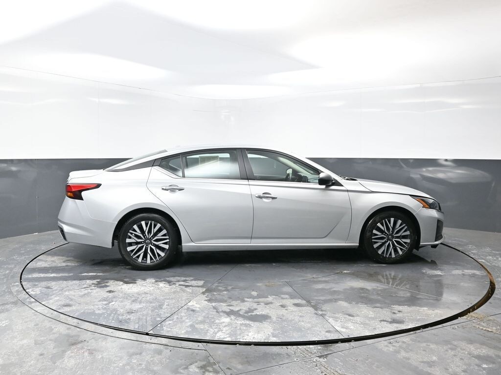 Used 2024 Nissan Altima 2.5 SV Sedan